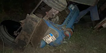 Çanakkale’de tarlada traktör devrildi