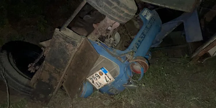 Çanakkale’de tarlada traktör devrildi