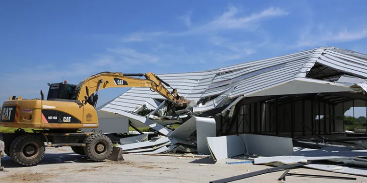 Nilüfer’de iki kaçak fabrika yerle bir edildi