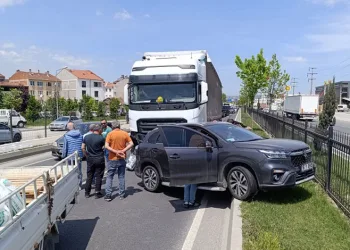 Bursa’da TIR’la cip çarpıştı: 1 yaralı