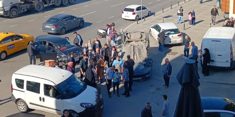 Kırmızı ışık ihlali kaza getirdi: 5 yaralı