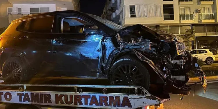 Alanya’da alkollü sürücü park halindeki araçlara çarptı