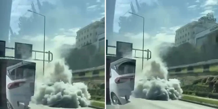 Bursa’da arıza yapan araç trafiği dumana kattı
