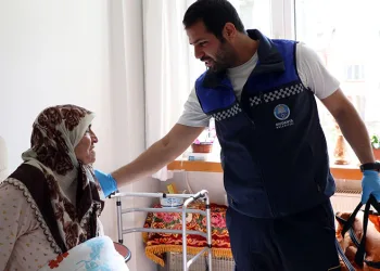 Evde sağlık ve destek hizmeti, yaşamlara dokunuyor