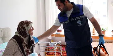 Evde sağlık ve destek hizmeti, yaşamlara dokunuyor