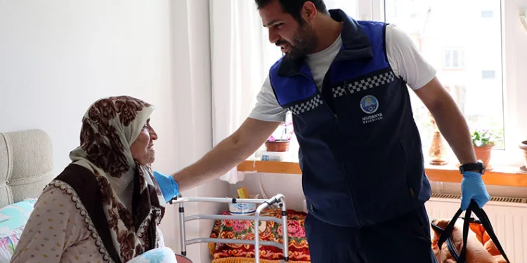 Evde sağlık ve destek hizmeti, yaşamlara dokunuyor