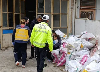 Bursa’da 1. kattan düşen çocuğu moloz çuvalları korudu
