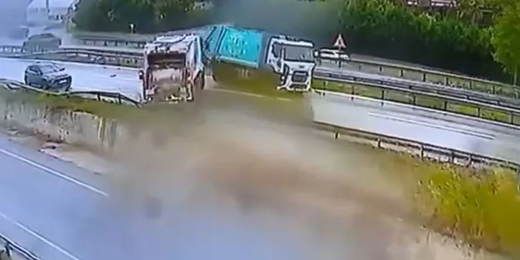 3 kamyon kaydı facianın eşiğinden dönüldü