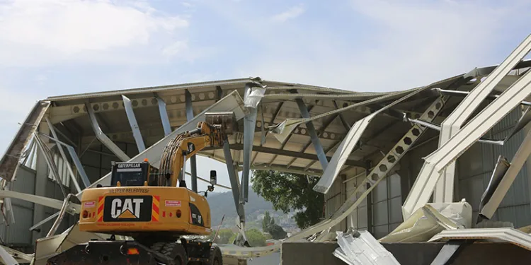 Yaylacık Mahallesi’nde kaçak yapılar yıkıldı