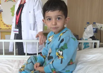3 yaşındaki çocuğun bağırsağından 7 tane mıknatıs çıktı