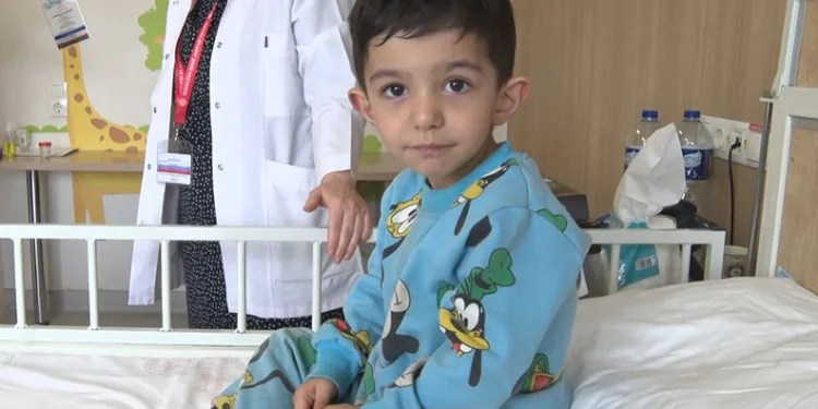 3 yaşındaki çocuğun bağırsağından 7 tane mıknatıs çıktı