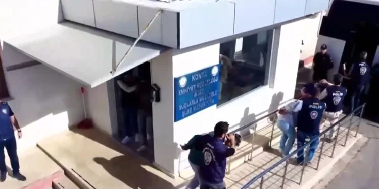 Dolandırıcılara 10 ilde operasyon