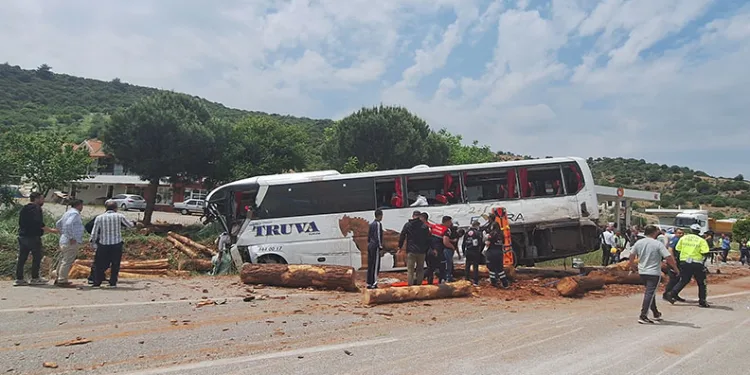 Çanakkale’de otobüs kazası: 8 ölü