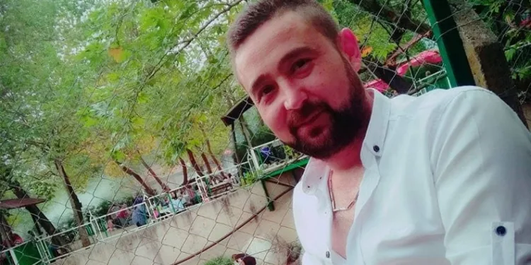 Motosiklet, park halindeki 10 tonluk iş makinesine çarptı: 2 yaralı