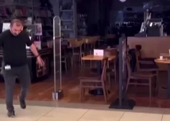 Bursa’da bir alışveriş merkezini su bastı