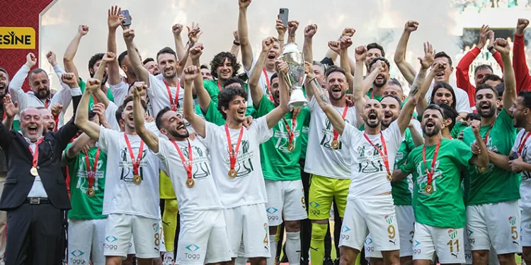 Bursaspor’da 8 futbolcunun sözleşmesi sona eriyor