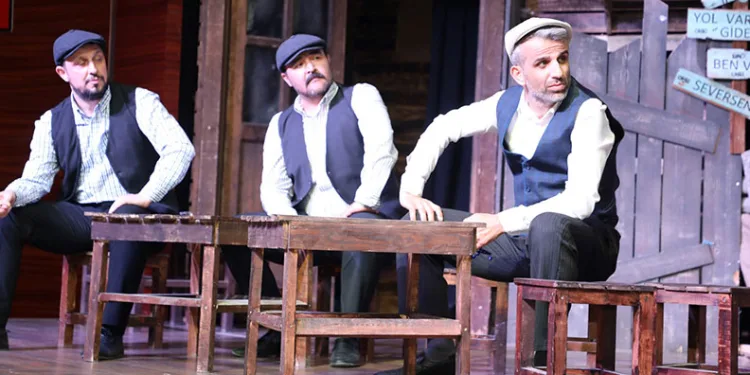 Komşu Köyün Delisi tiyatro gösterisinin galası yapıldı