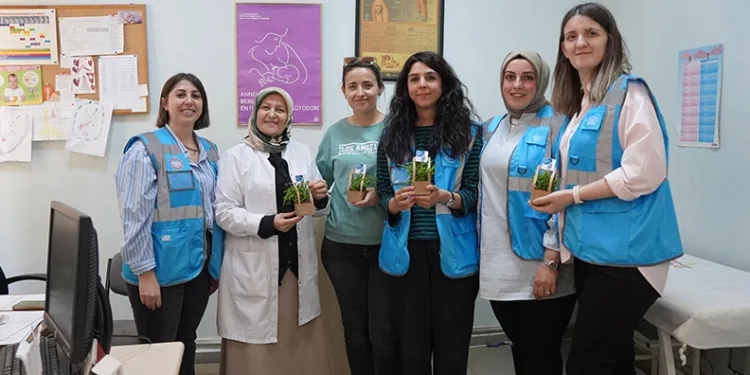 Mavi Yeleklilerden Beyaz Önlüklülere Anlamlı Ziyaret