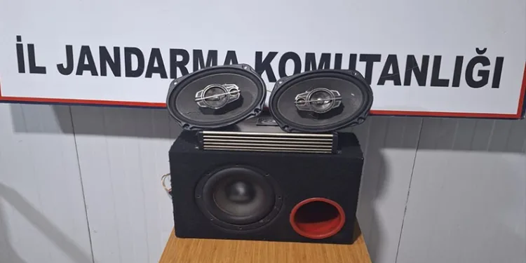 Kağıthane’de metrobüsün motor bölümü yandı, seferler kısa süre durduruldu