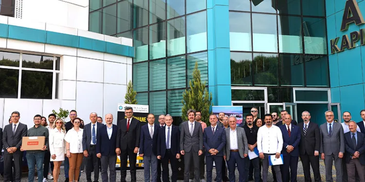 Uludağ Üniversitesi’nde kitap kurtları ödüllendirildi