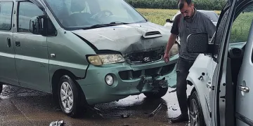 Osmaniye’de minibüs ile ticari araç çarpıştı