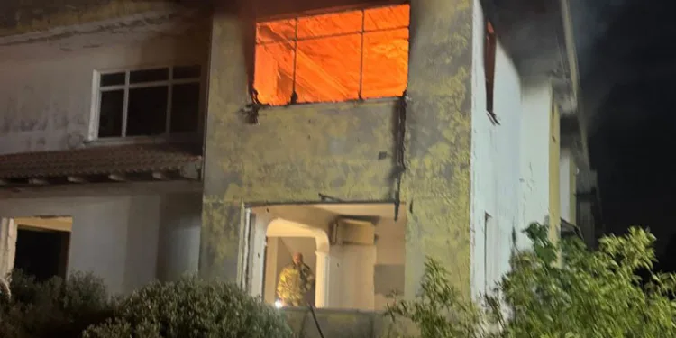 Mudanya’da metruk binada çıkan yangın söndürüldü