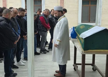 Motosiklet kazasında ölen eski futbolcu toprağa verildi