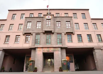 ”Uzman Çavuş Mesut Karadağ yıldırım düşmesi sonucu şehit oldu”