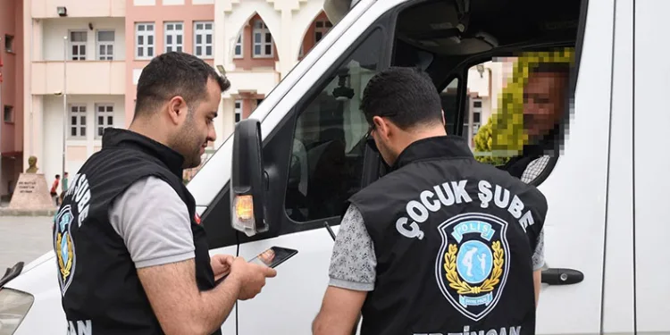 Jandarma barajda 500 metre kaçak ağ buldu