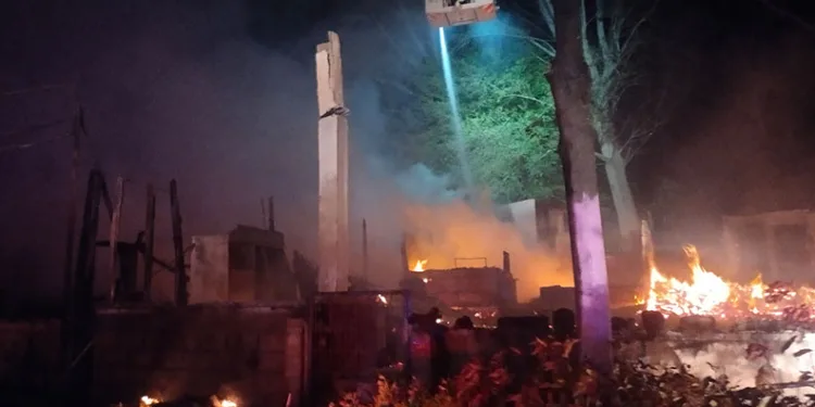 6 gözlemeci restoranı alev alev yandı