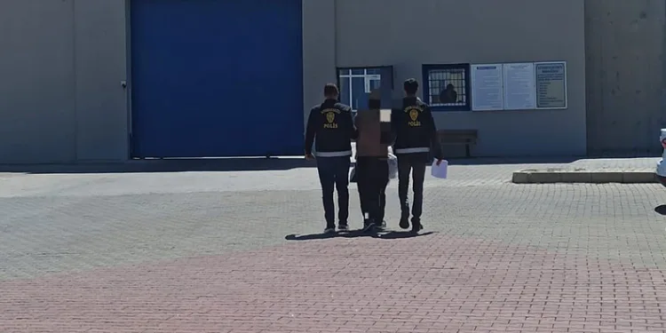 Çeşitli suçlardan 10 yıldır aranan şahsı polis yakaladı