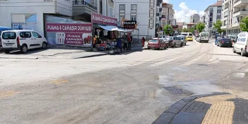 Ankara’da iki otomobil çarpıştı