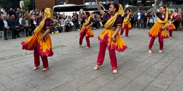 Bursa’ya gelen Malezya ekibi, halk dansları gösterisi sundu