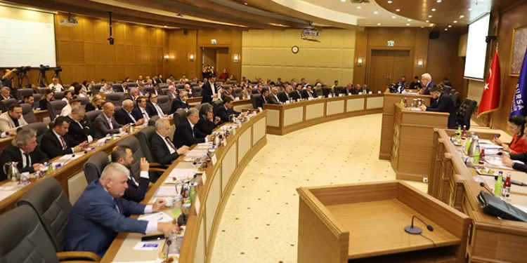 Bozbey: “BUSKİ belediyeye muhtaç duruma düşmüştür”