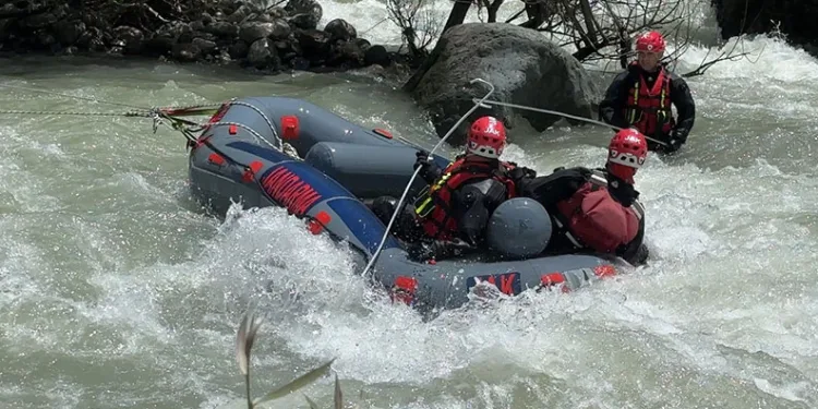 Derede kaybolan 16 yaşındaki çocuğu arama çalışmaları sürüyor