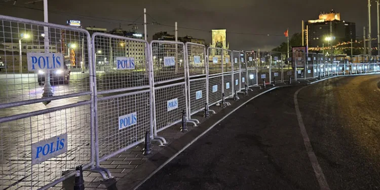 İstanbul’da bazı yollar trafiğe kapatıldı