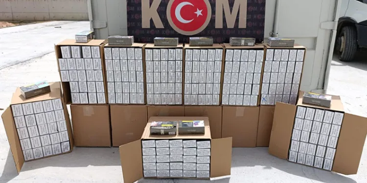 Şüphe üzerine durdurulan araçta binlerce makaron ele geçirildi