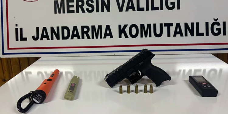 Aralarında eski valinin de bulunduğu 7 şahıs kaçak kazıdan yakalandı