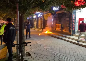 Fenerbahçeliler Derneği’ne meşale atan taraftar gözaltına alındı