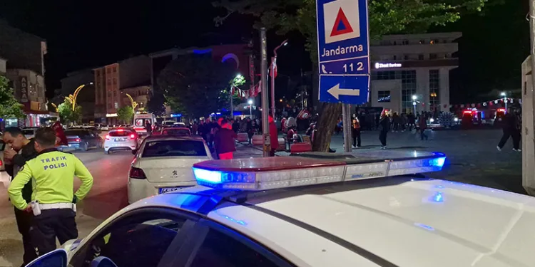 Şampiyonluk kutlamasında havai fişek 9 yaşındaki çocuğun kafasına isabet etti