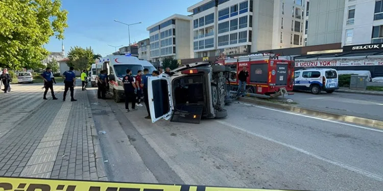 Bursa’da polis aracı takla attı: 2’si polis 4 yaralı