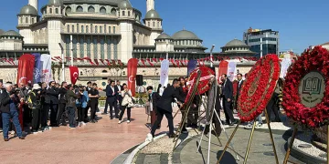 Taksim Meydanı’nda 19 Mayıs töreni