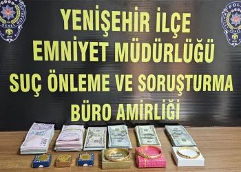 Kendi altınlarını alarak hırsız süsü verdi!