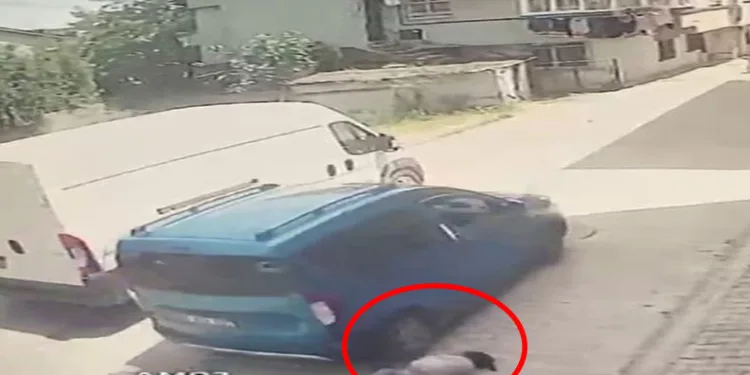 Manavgat’ta kamyonet ile çarpışan otomobilin sürücüsü yaralandı