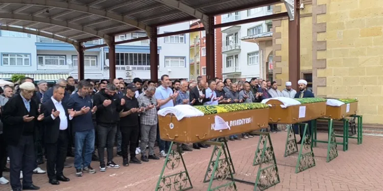 Alanya’da alkollü sürücü park halindeki araçlara çarptı