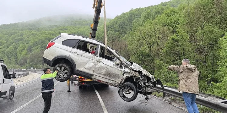 Bursa’da kontrolden çıkan araç ormana uçtu: 1 ölü, 3 yaralı