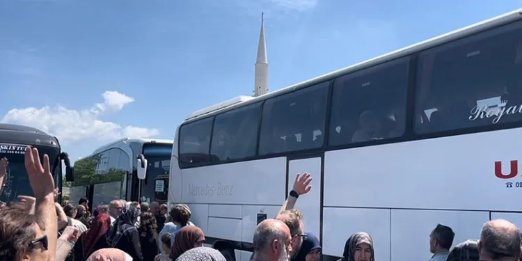 Bursa’da ilk hac kafilesi dualarla yola çıktı