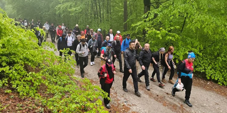 İnegöl’de 19 Mayıs kutlamaları doğa yürüyüşü ile başladı