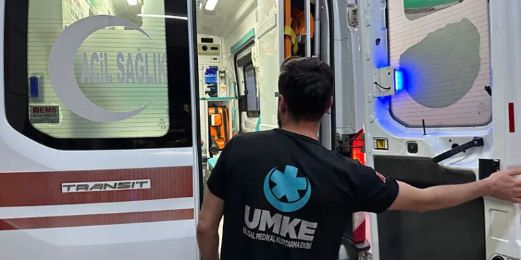 Otomobil şarampole devrildi: Sürücü alkollü ve ehliyetsiz çıktı