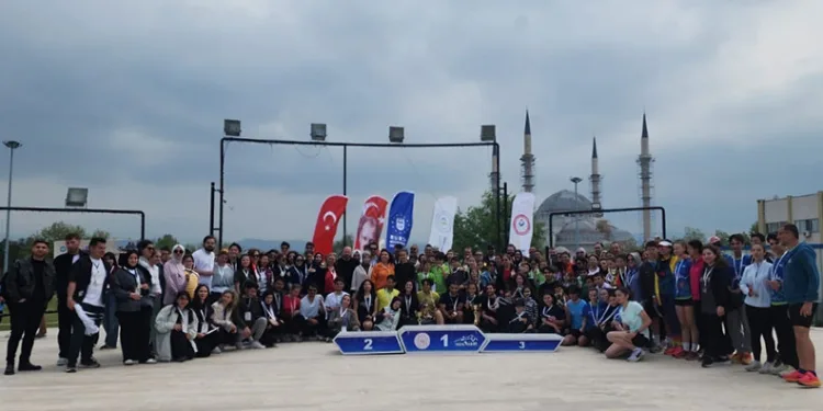 BUÜ’de “Aileler Yarışıyor” temalı oryantiring bayrak yarışı